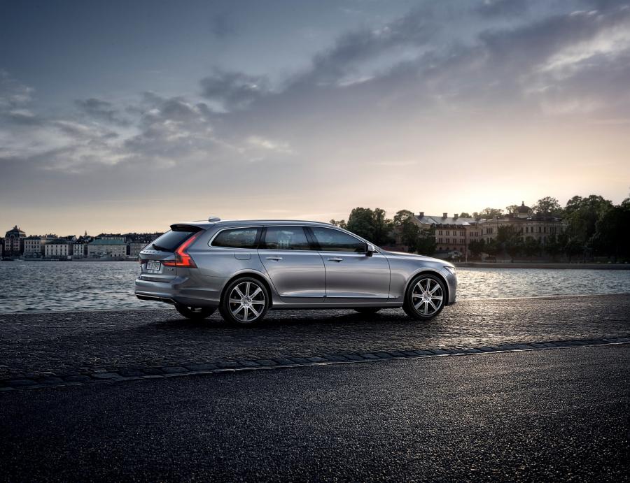  Volvo V90 T6 Inscription 2016 года  (фото 11 из 49)
